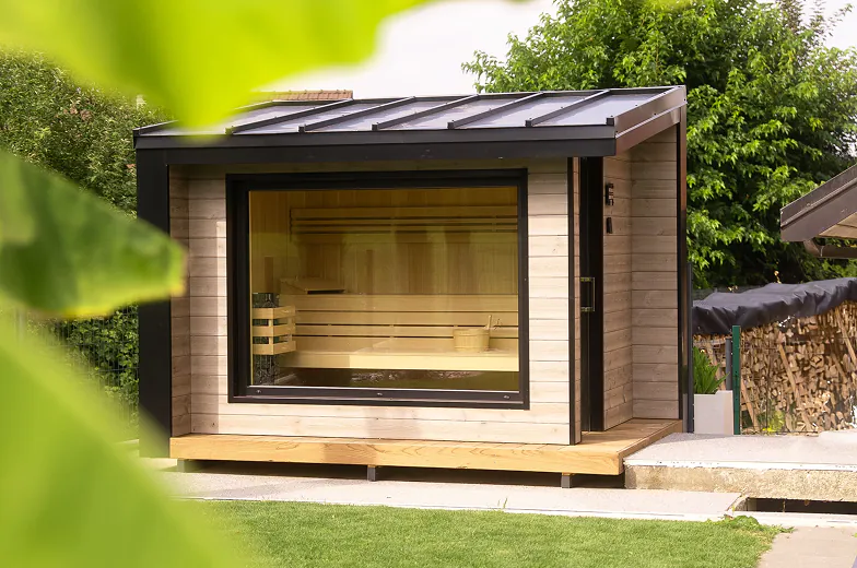 Intérieur sauna bois naturel, réalisation C2K Évian-les-Bains